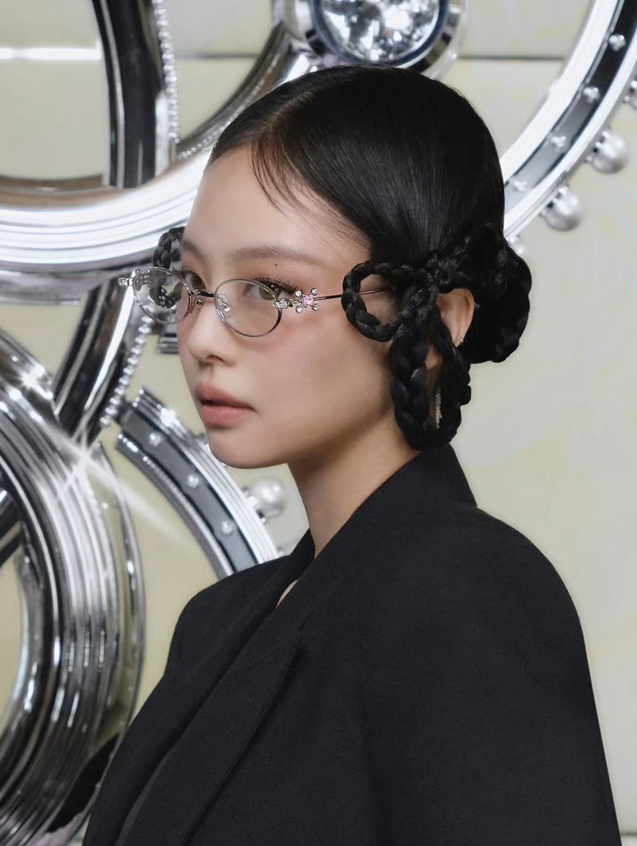 图一是谁，图二完全新中式女神来的，图三无妄之灾… 