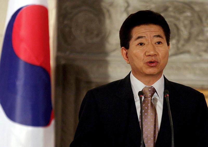 特朗普对韩国施压这事儿，真的是让人一言难尽。就说关税施压，他突然宣布上调对韩输美