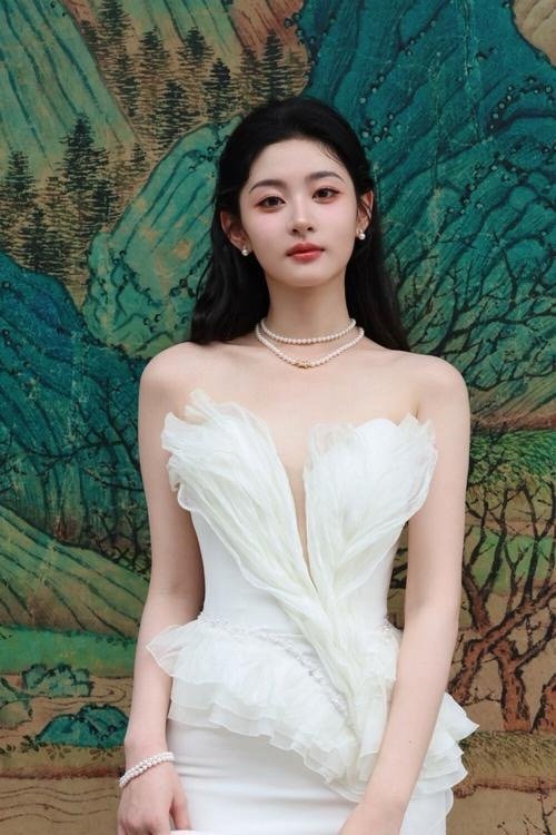 疑似赵晴前男友聊天记录曝光感觉又有新🍉吃了 关于演员赵晴的过往情感经历引发不少