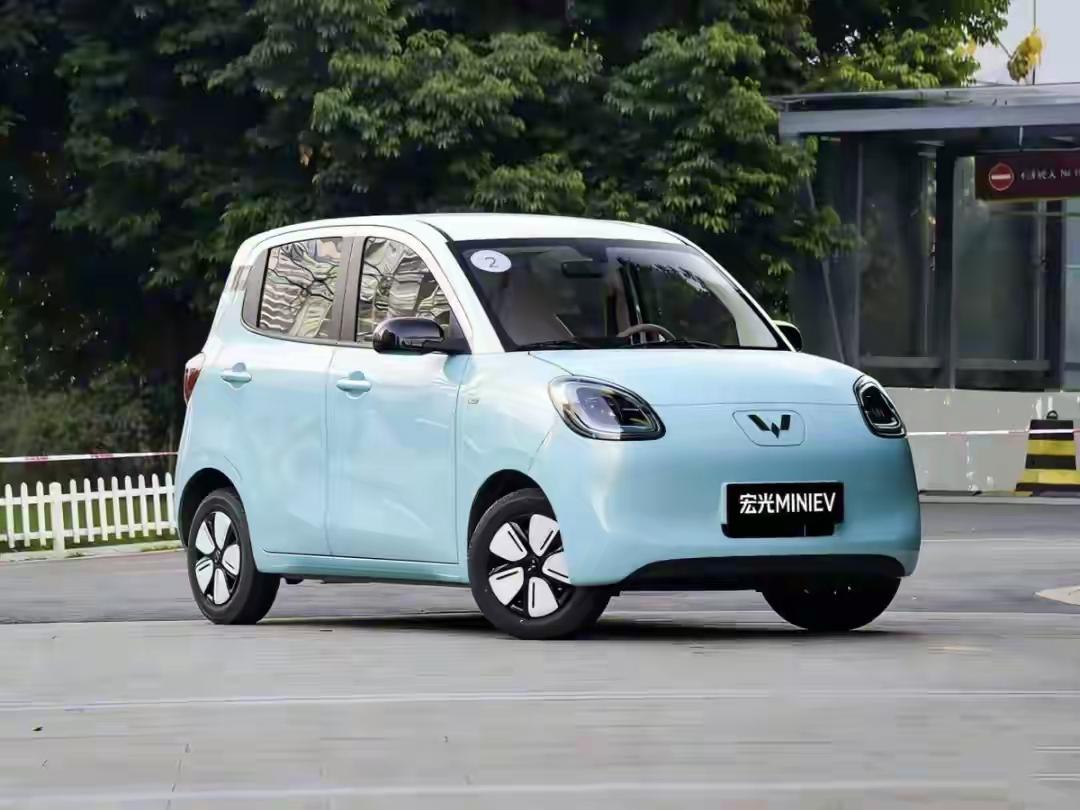 五菱宏光S跑货运，装货多，又省油，维修网点也多，有问题随时就可解决，五菱真是创业