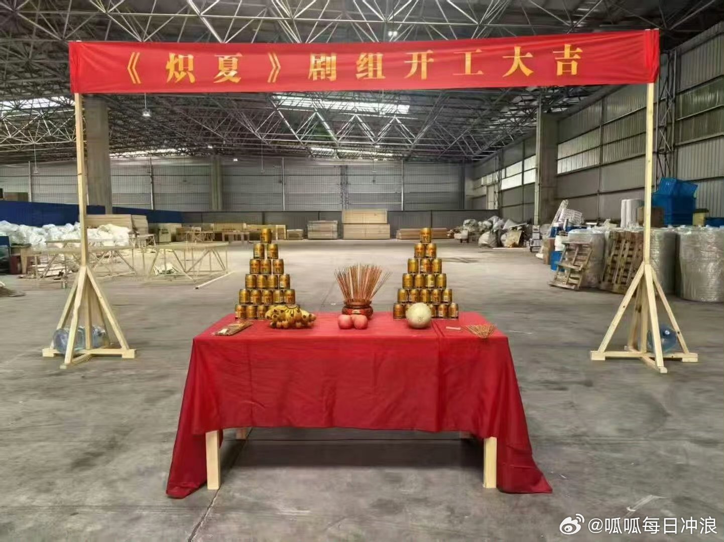 周柯宇、包上恩的《炽夏》已开机，改编自甜醋鱼《坠落》！好青春的组合！ ​ ​​​