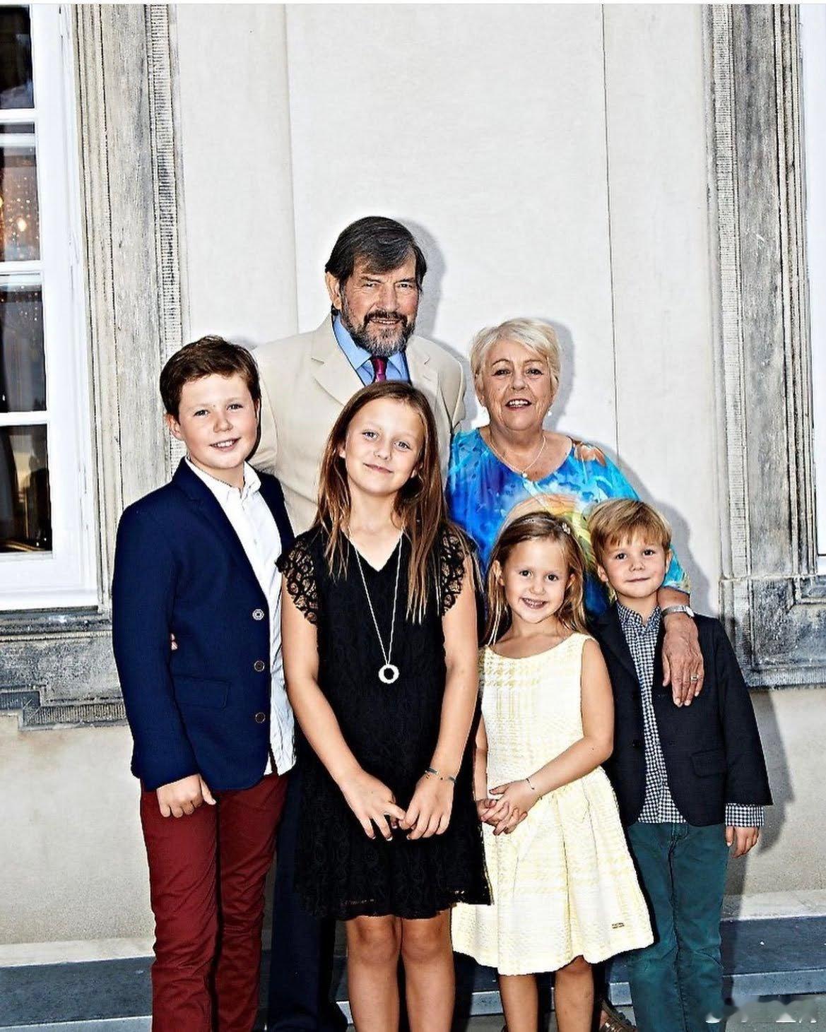 丹麦王室4月11日，丹麦王后玛丽怀着沉痛的心情宣布，她的父亲——约翰·达尔格利什