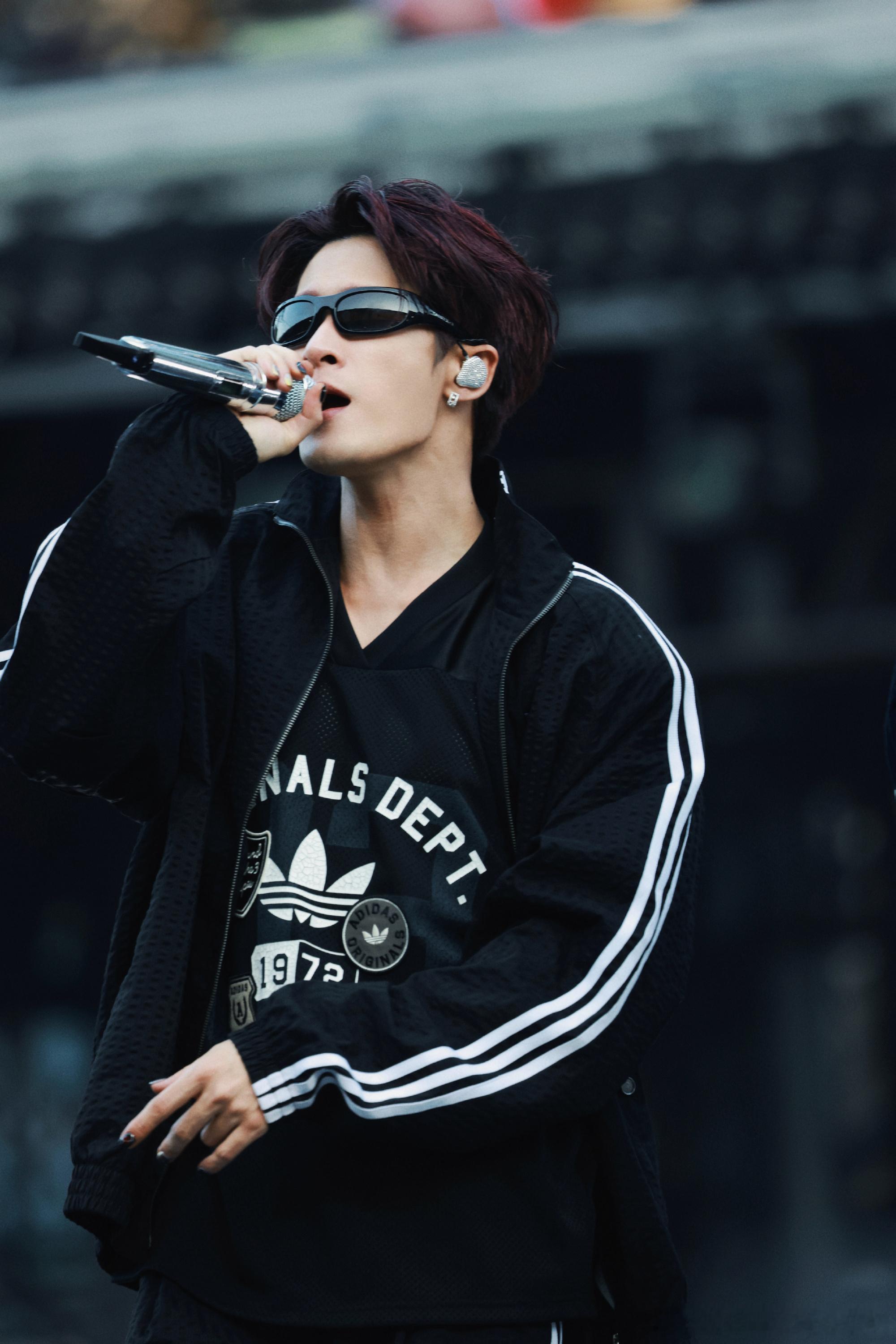 檀健次湖南卫视跨年舞台彩排照，青筋都爆起了，期待！ 