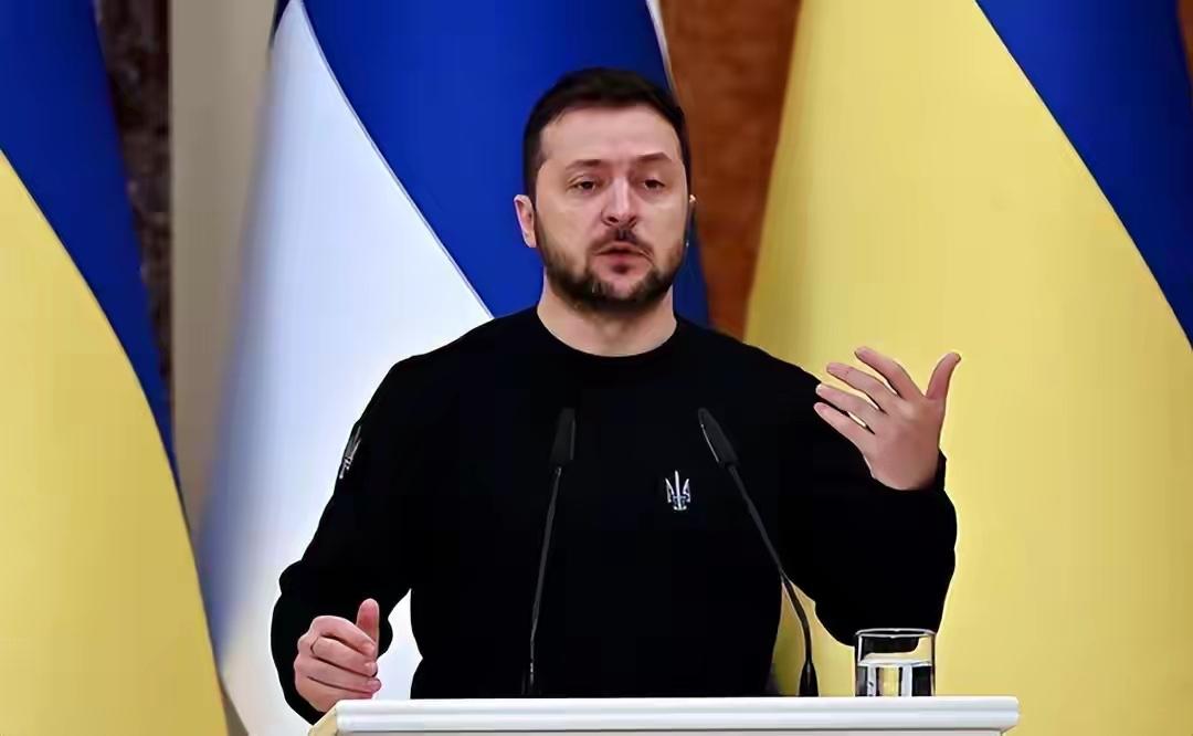 泽连斯基彻底急了！九百亿贷款迟迟不到账，眼看乌克兰要揭不开锅了！泽连斯基放话给欧