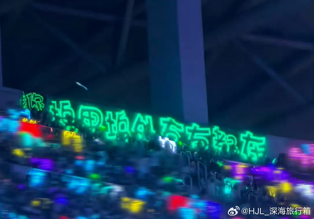 给贺峻霖绿海，绿绿的很安心贺峻霖和绿色的适配度