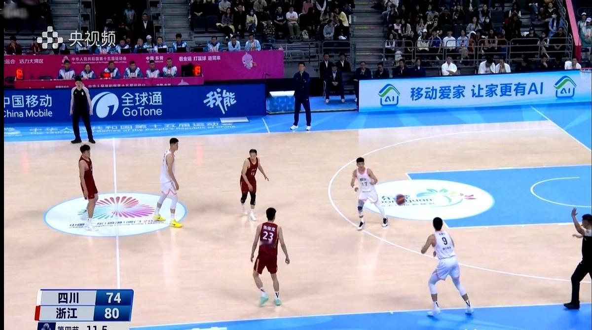 有人说，全运会男篮的胜负不仅是场上技术的比拼，更是一场“团队与拼凑”之间的较量。