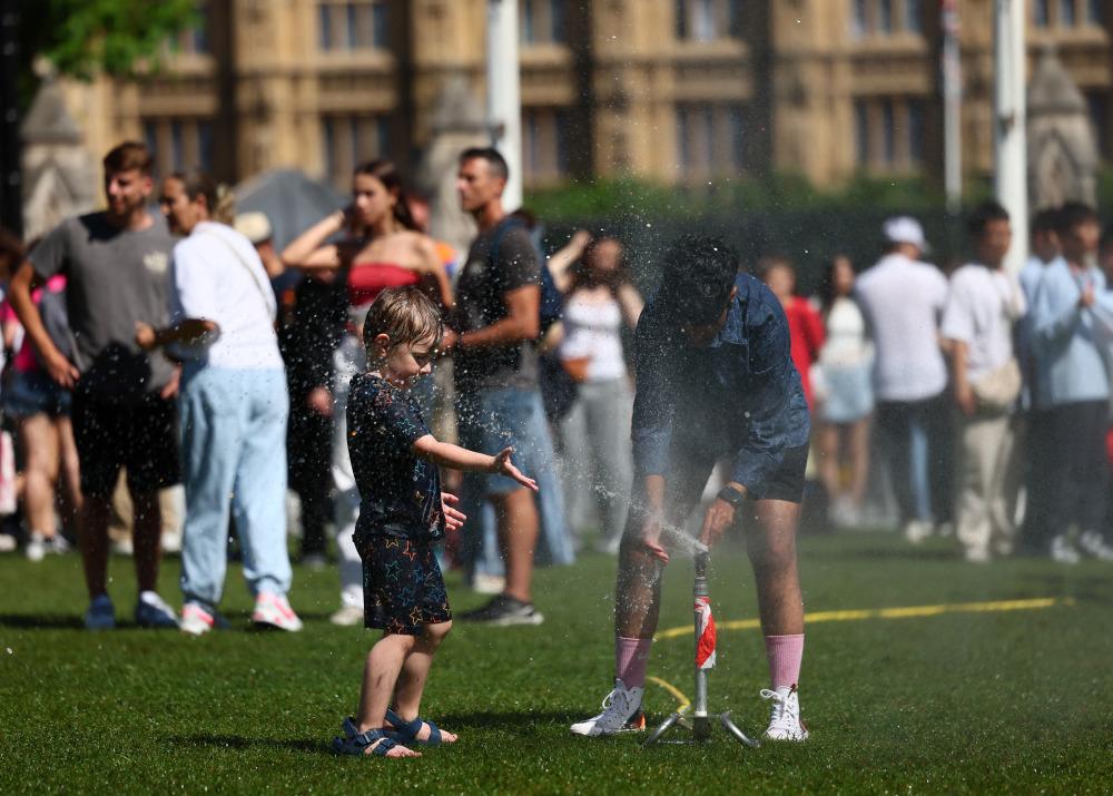2026年夏季尚未结束，英国高温相关死亡人数已逼近历史全年峰值。

英国卫生安全