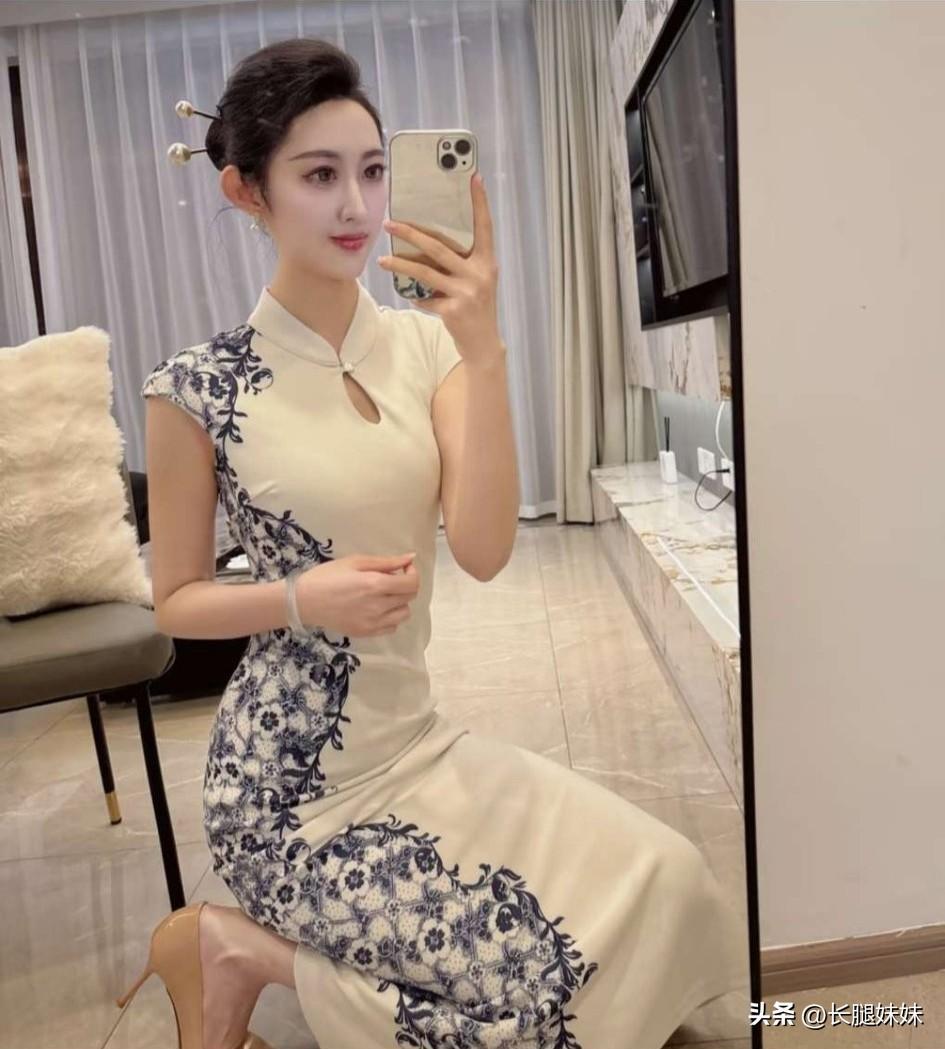 新中式旗袍美女真的太有魅力了！