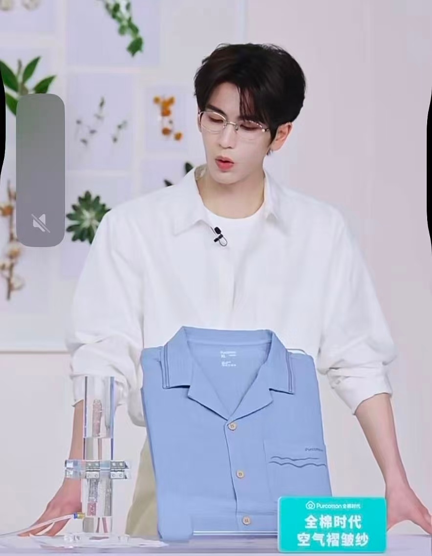 张凌赫的舒适OOTD张凌赫的全棉舒适学张凌赫直播张凌赫直播也太温柔了吧！舒适穿搭