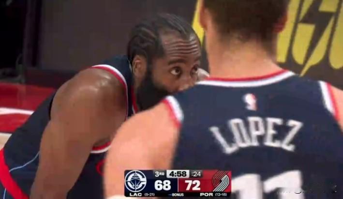 快船119比103大胜开拓者！开拓者不用杨翰森，不改变战术那就接着输！
哈登，伦