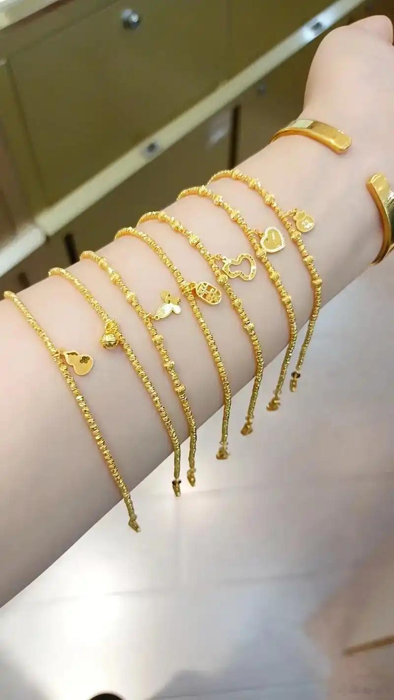 当下金价一路走高，入手金饰的成本跟着上涨，很多喜爱这类饰品的人都暂时持观望态度。