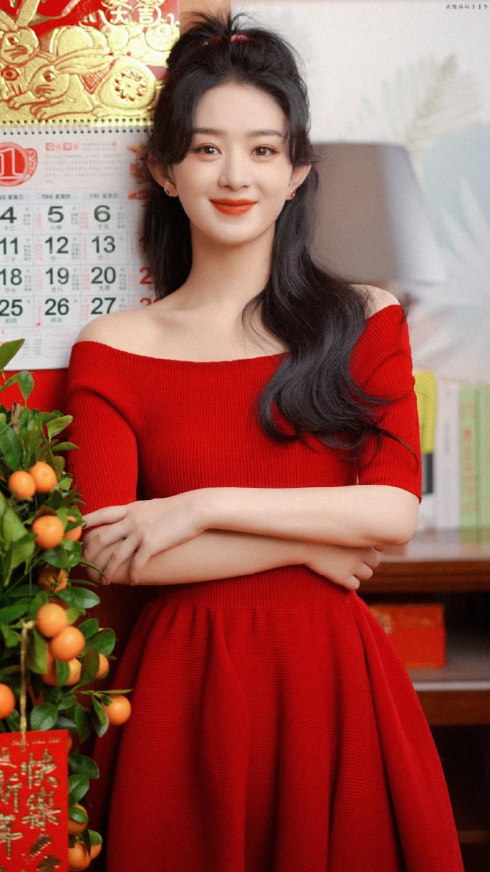 学历不高的当红明星
[熊猫]赵丽颖 - 中专学历
[熊猫]杨超越 - 初中学历
