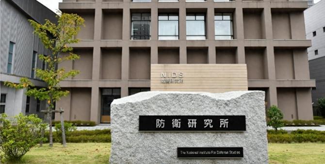 你有没有发现，这几天日本政坛那边的动静大得有点反常，尤其是那位防卫大臣小泉进次郎