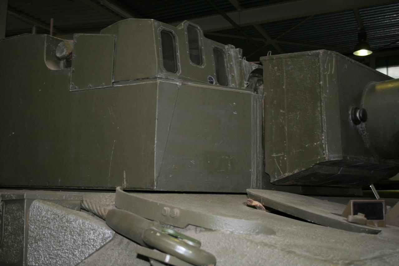 EMES-13 是德国为早期Leopard 2原型车研制的一种自动光电测距仪（A