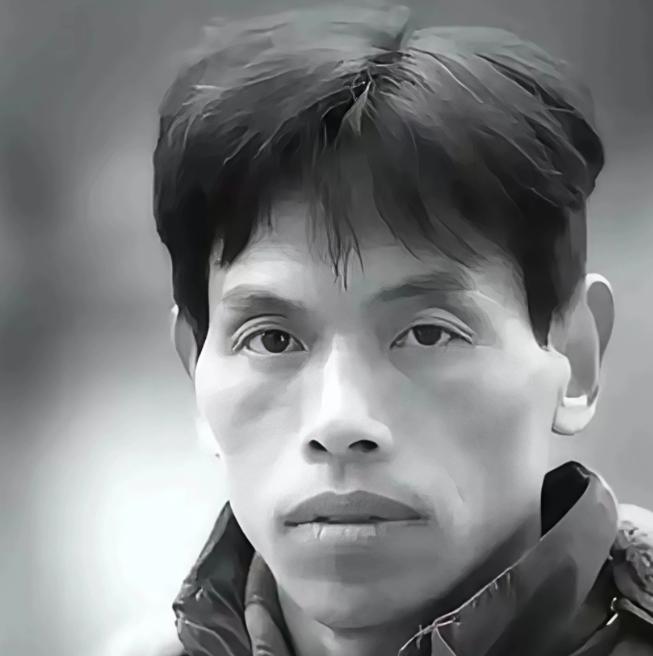 湖北仙桃有一位小伙，结婚十年始终闭门不出，全家吃喝都靠妻子一人养活，四肢健全、体