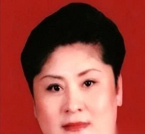 有名女警，叫王玉荣。1988年的郑州火车站，她往身上喷了最呛的香水，穿上紧身裙和