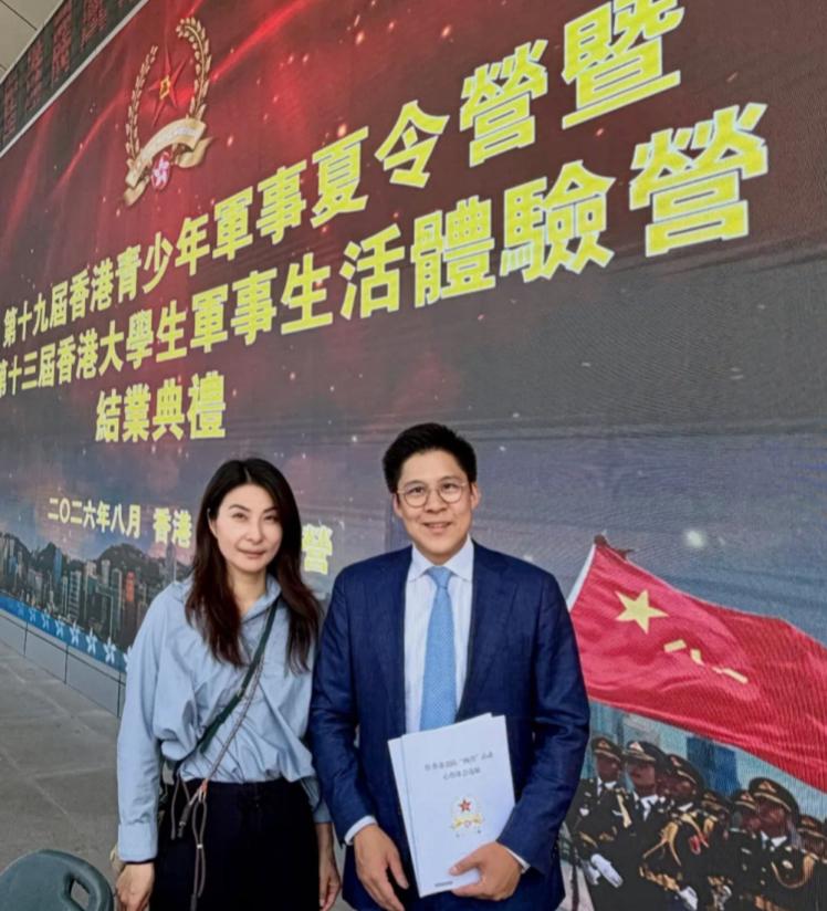 13岁儿子参加军事夏令营，霍启刚发帖晒照。

8月16日，第十九届香港青少年军事