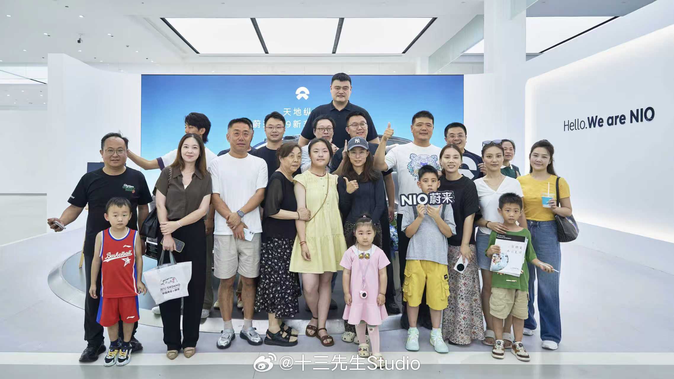 今天蔚来ES9首席体验官姚明提车了。这可以说是近几年产品代言领域最match的一