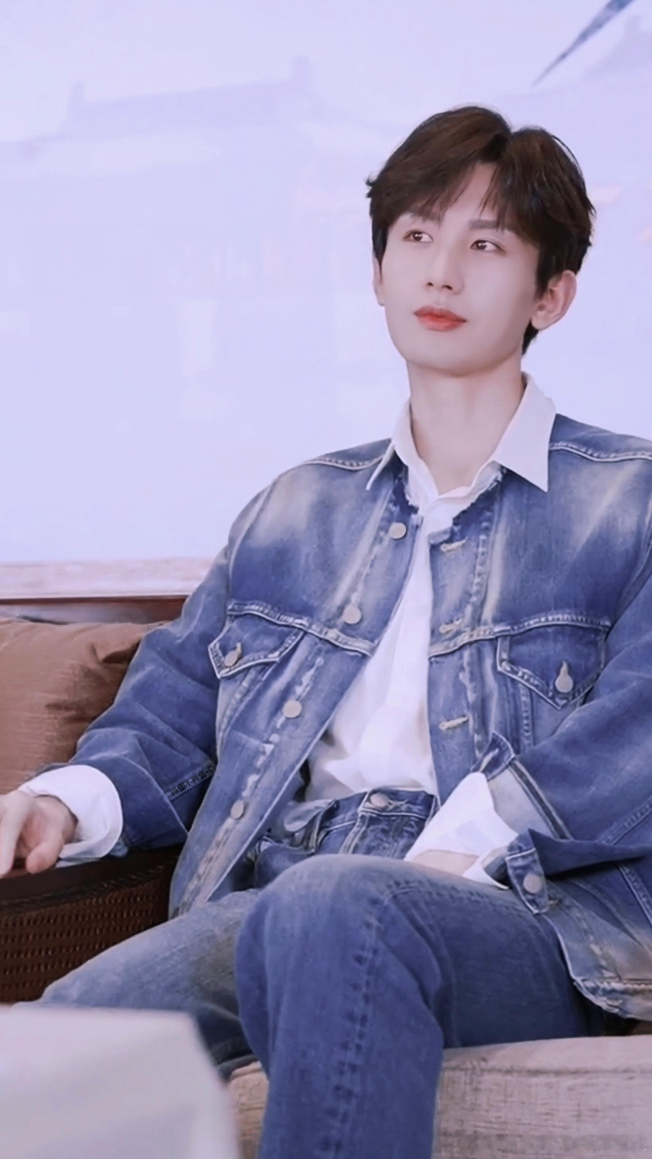 一个舞台没有两个主演，你就是你独一无二的明星。经历挫折不是坏事，它是成功的催化剂