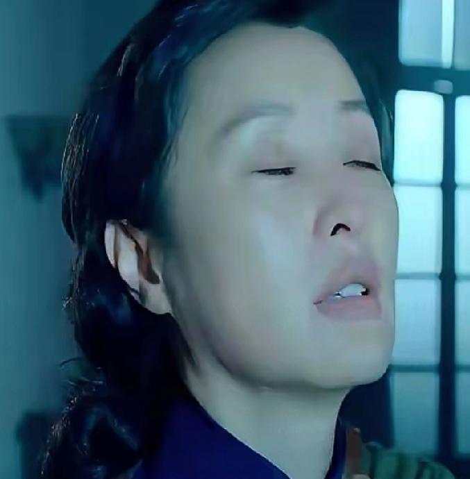 她身中七枪依然挺立
，新剧却让她闭眼颤抖！
历史真相不容歪曲

最近一部新剧引发