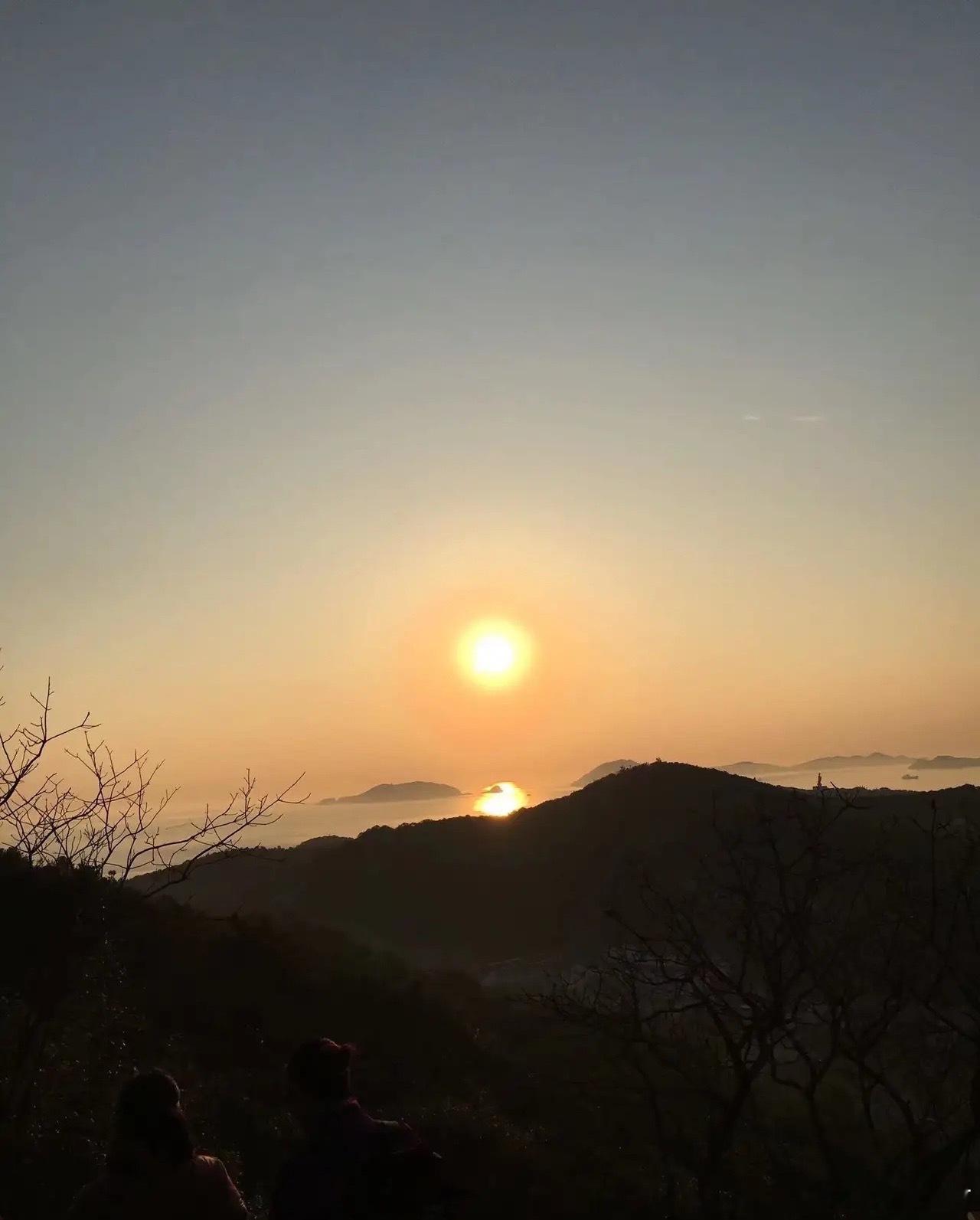 什么叫会来事：1、同事帮你带了早餐，你不仅要转钱，还要说句“太感谢了，下次我请你