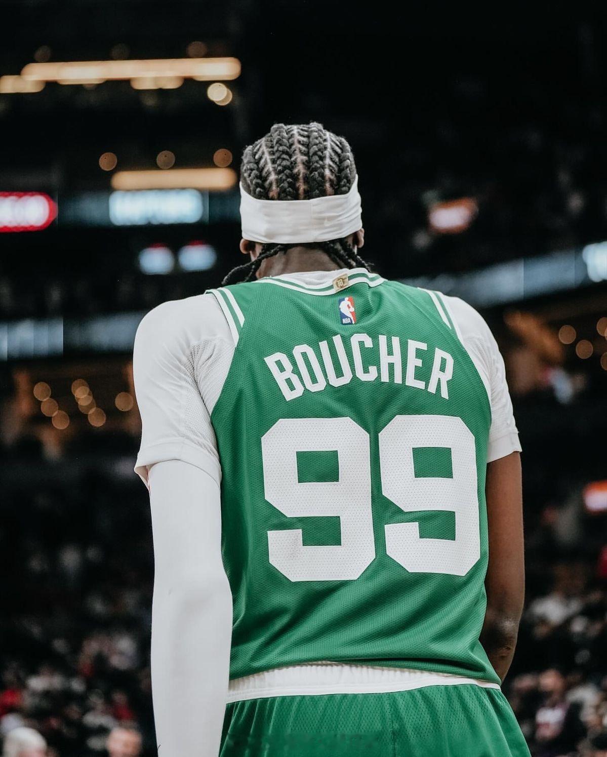 据Michael Scotto报道，克里斯·布歇引起了包括老鹰队、76人队和太阳