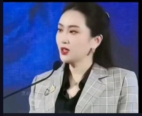 泰国政坛又整新活！总理阿努廷临时变卦要参选，民众直接吐槽“也太让人意外了”。
