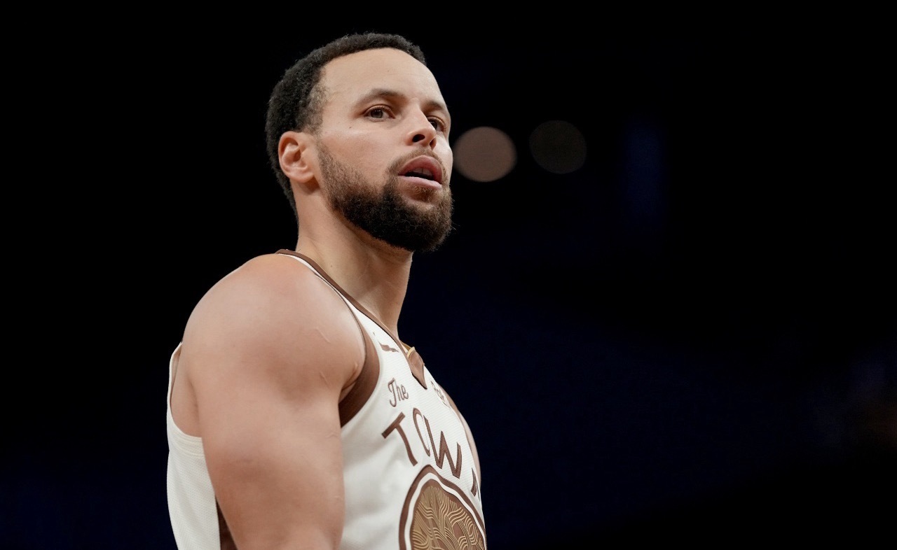 Sam Amick：库里计划将在下周一主场对阵火箭的比赛中复出。火箭vs勇士