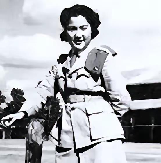 1942年，凶残的日军，奸杀了3名女护士。然而，女护士却提议说：“我们把内衣脱了