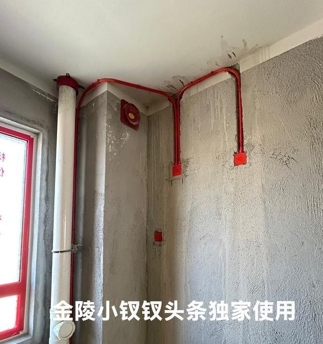 太可怕了！装修千万别找熟人，真的是太坑了。

我家两套房，一个找熟人装，没签合同