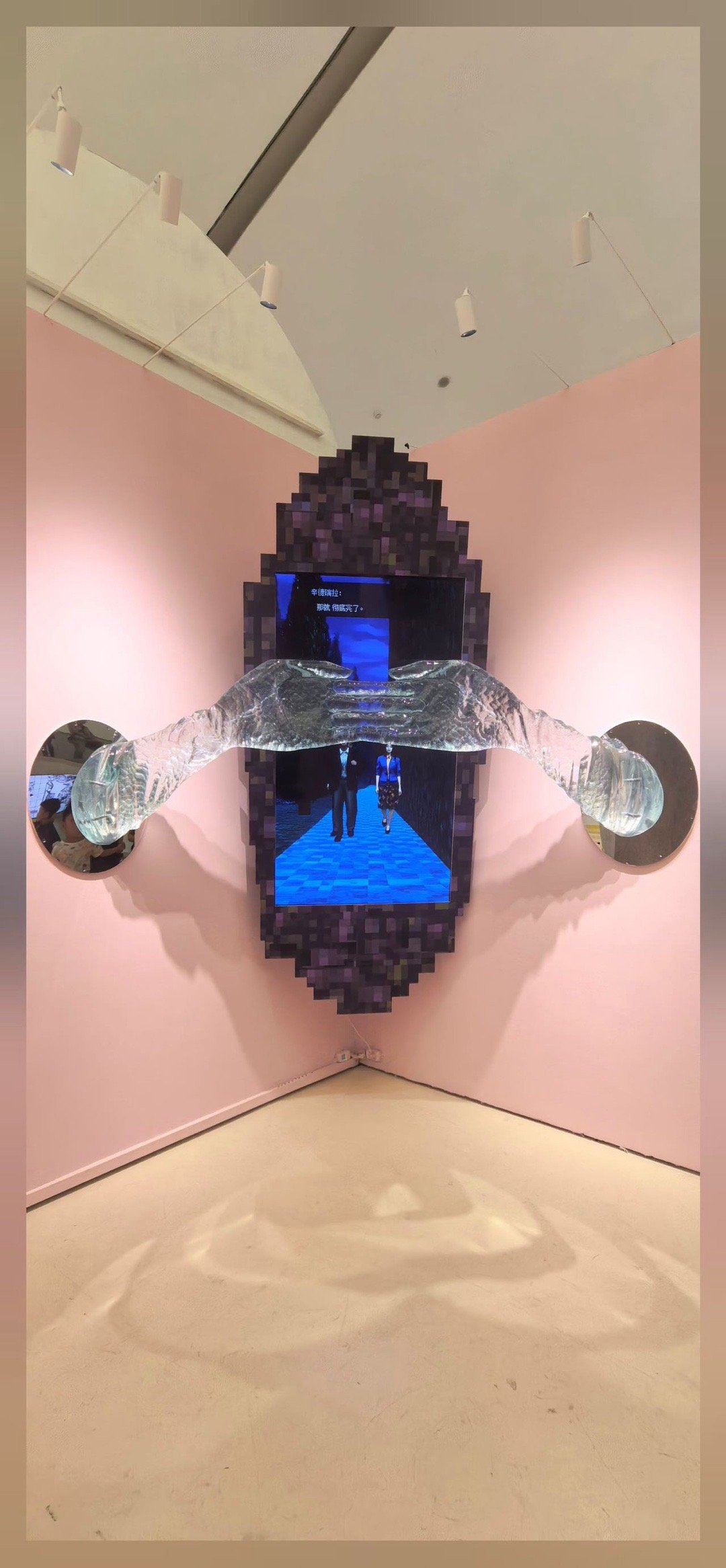 央美毕业展又双叒叕成热门打卡点央美这次展览完全抓住了艺术的精髓！精心设计的色彩构