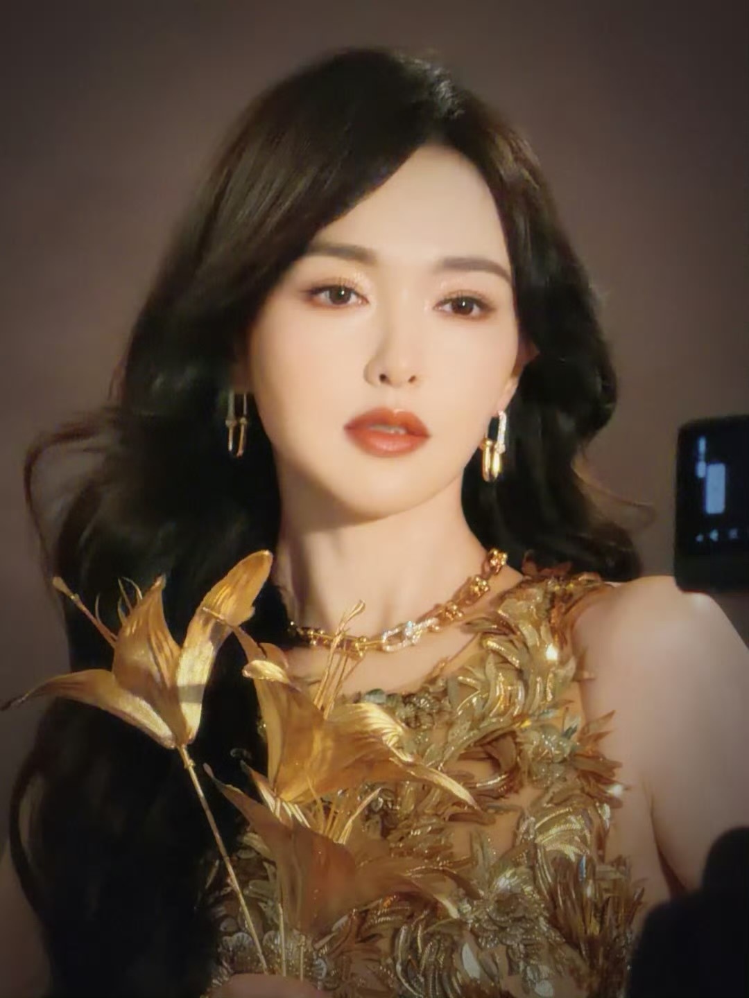 闪耀的金色女神唐嫣，姐姐每次出镜都惊艳四座。