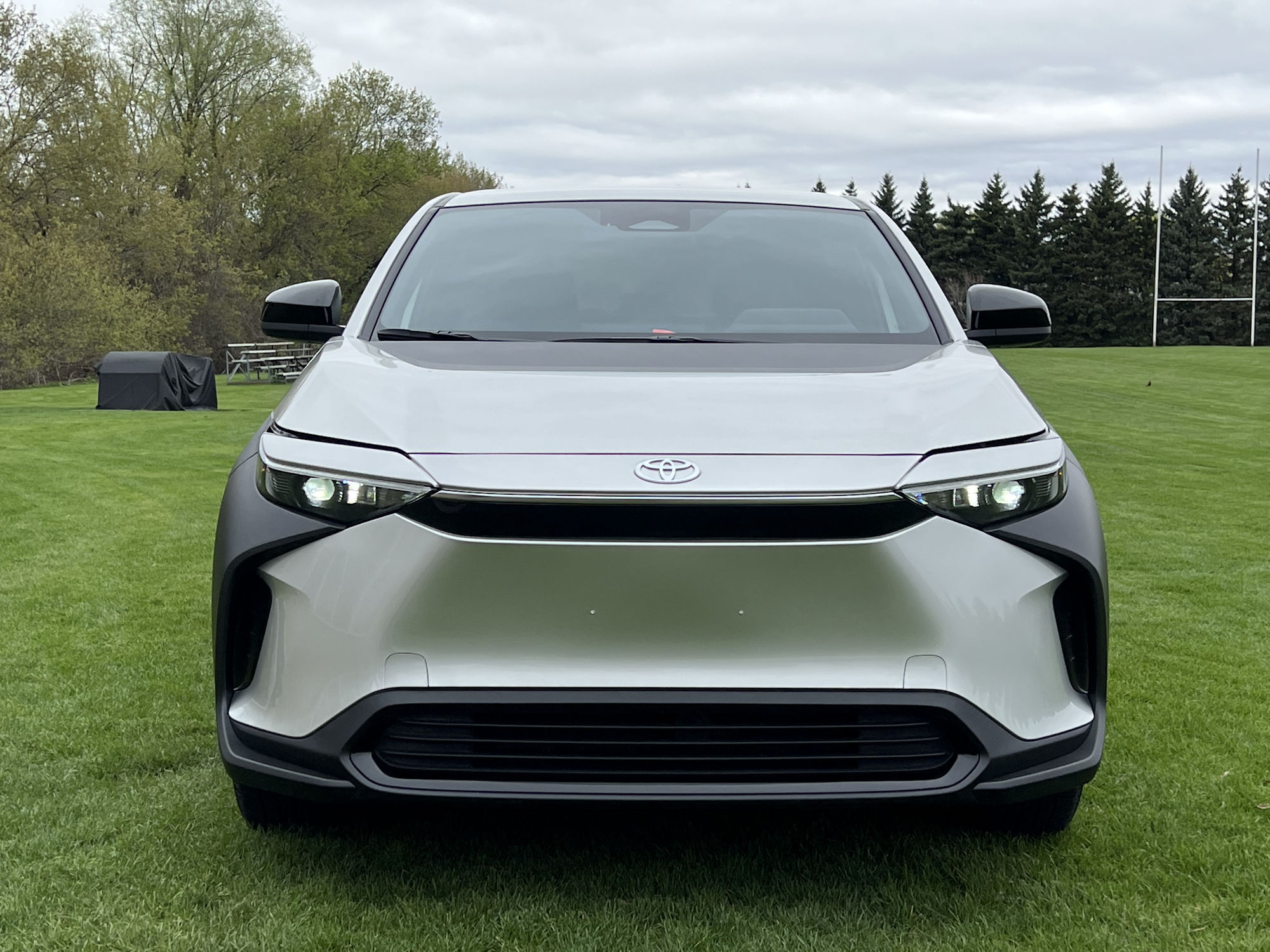 2025 Toyota bZ4X LE ​​​