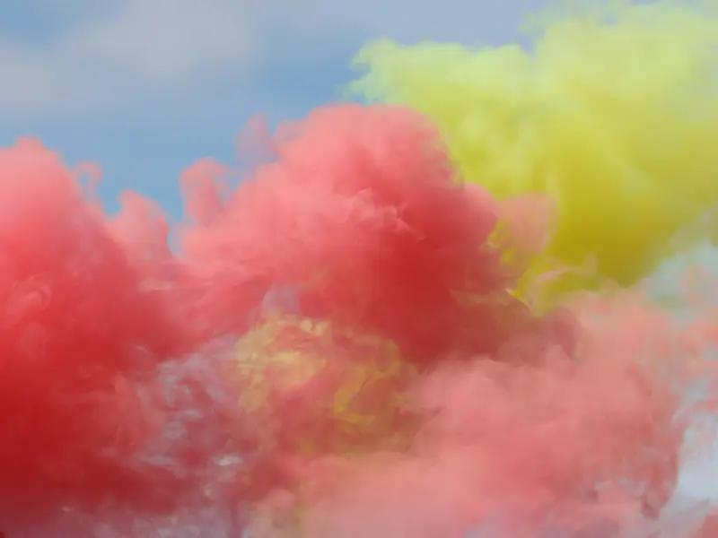 防毒面具、烟雾弹、长刀！台北晚高峰惊魂1小时，2死7伤的背后谁该警醒？
 
傍晚