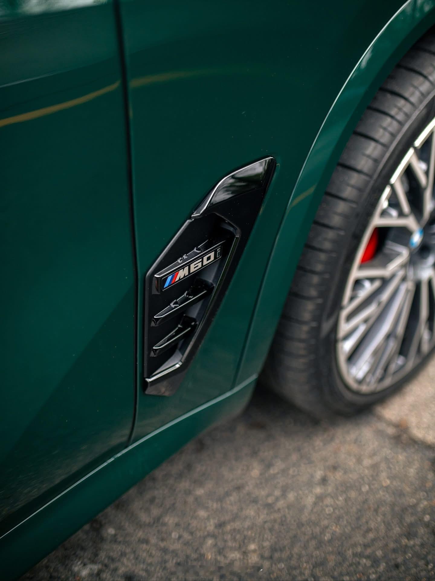 英国🇬🇧赛车绿涂装⚙️⚙️⚙️8缸SUV宝马X5 M60[舔屏][舔屏][舔