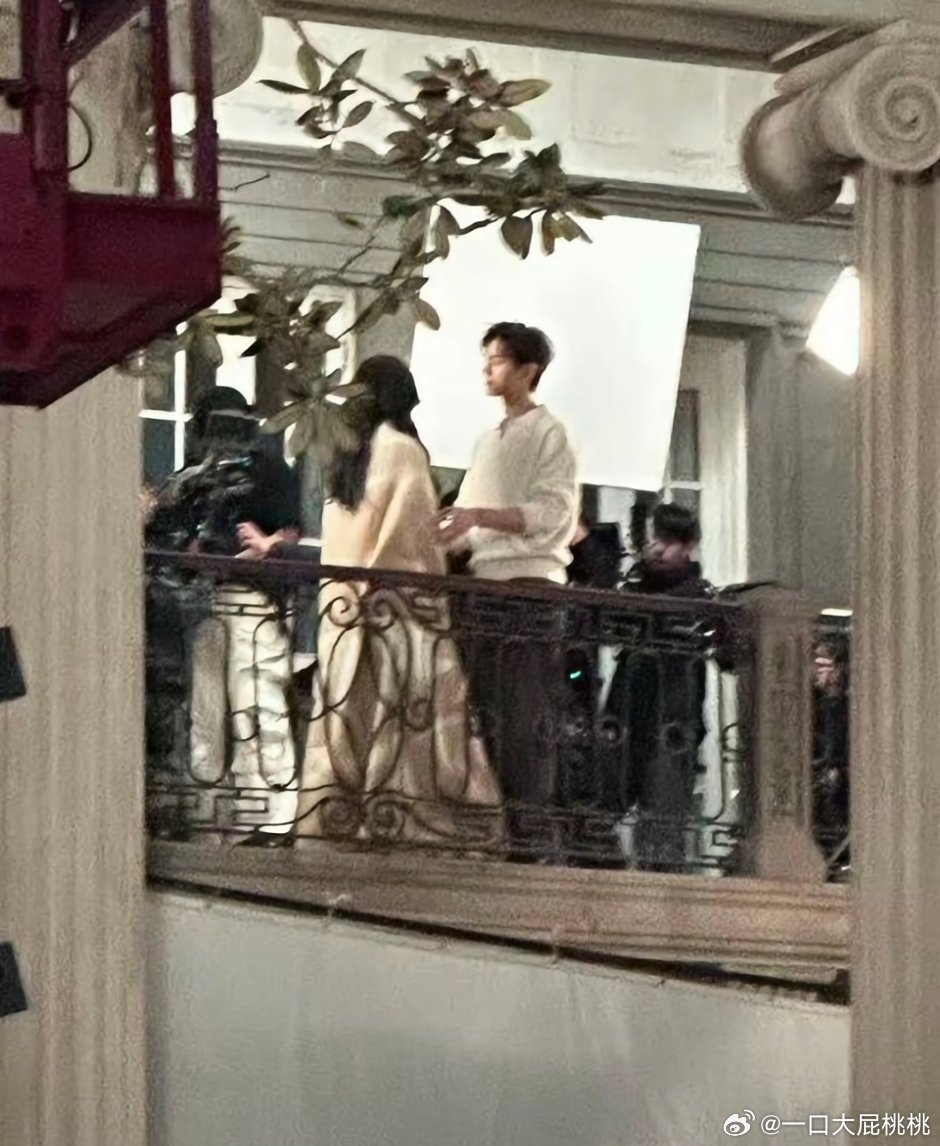 仪和馅儿合体拍卡地亚广告了，雾里青也不远了 