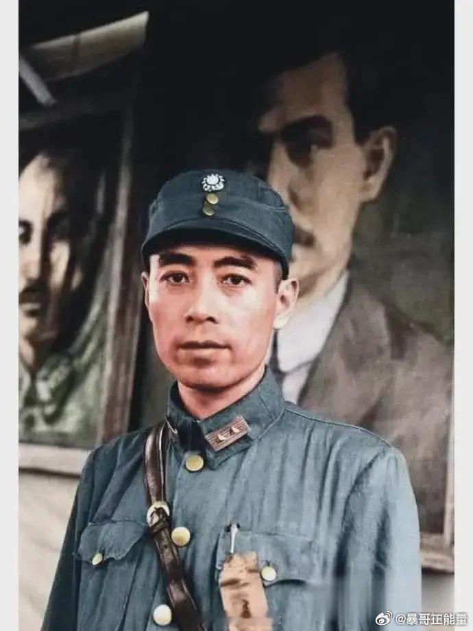 一生为公，这才是真正的美男子。周恩来总理拍摄于1938年7月7日。#历史##老照