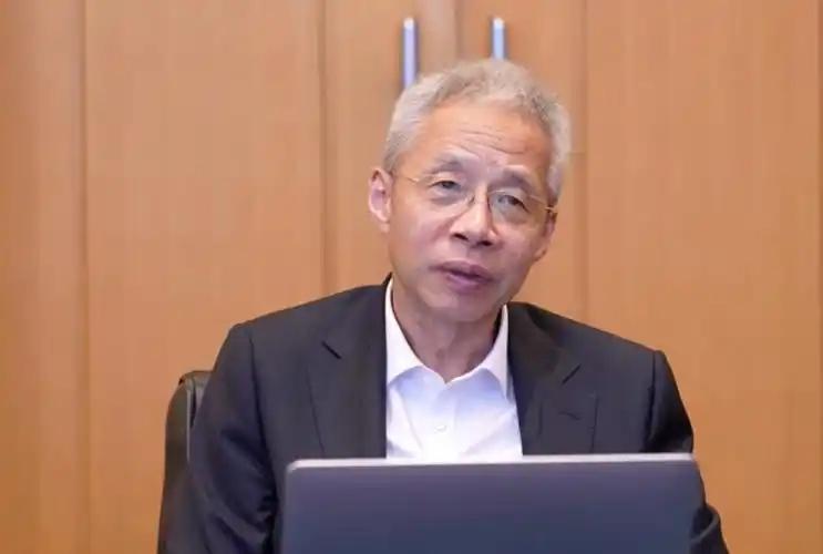 一位经济学家说："现在最严重的问题，已经不是 00 后不结婚，90 后不生娃了，