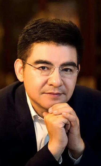 慈善第一人陈光标说，说起传播信息，我最厉害，一开始去美国搞活动，想请几十家媒体过