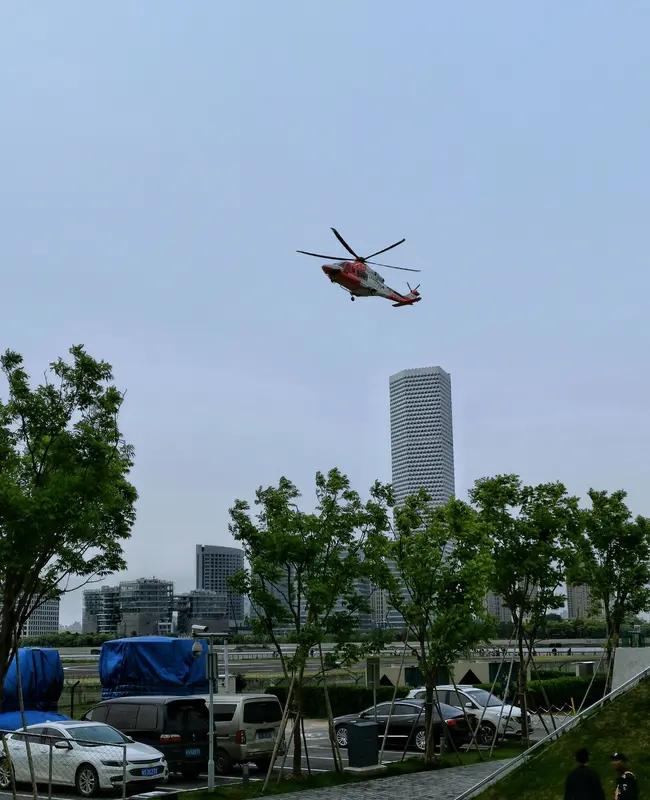 伊媒报道多名美军士兵在营救行动中身亡，这事儿还挺让人唏嘘的。美军在海外的军事行动