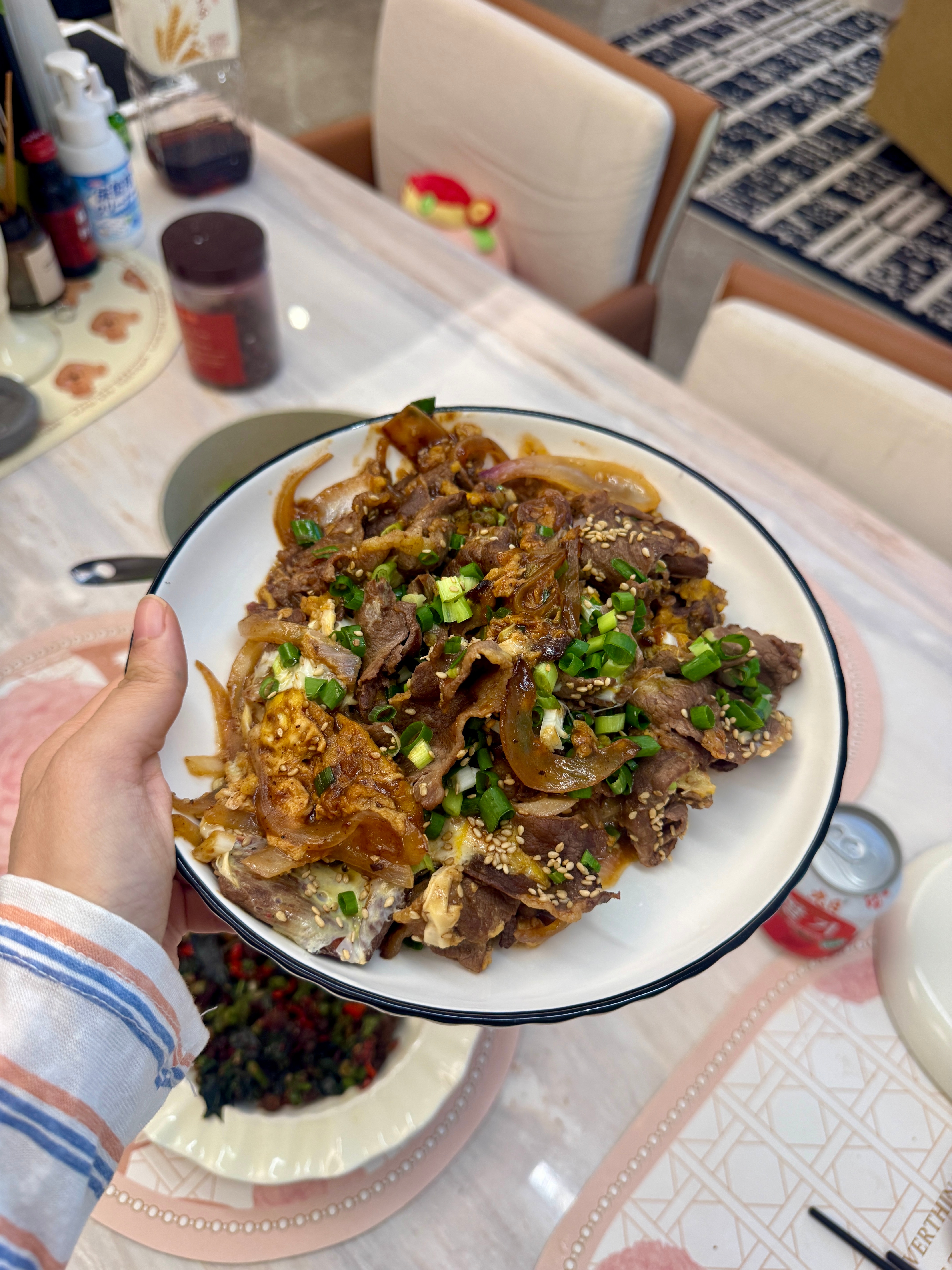 今天吃什么? 牛肉滑蛋，空气炸锅茄子，蛤蜊丝瓜汤，打抛（9层塔买多了都吃不完，已