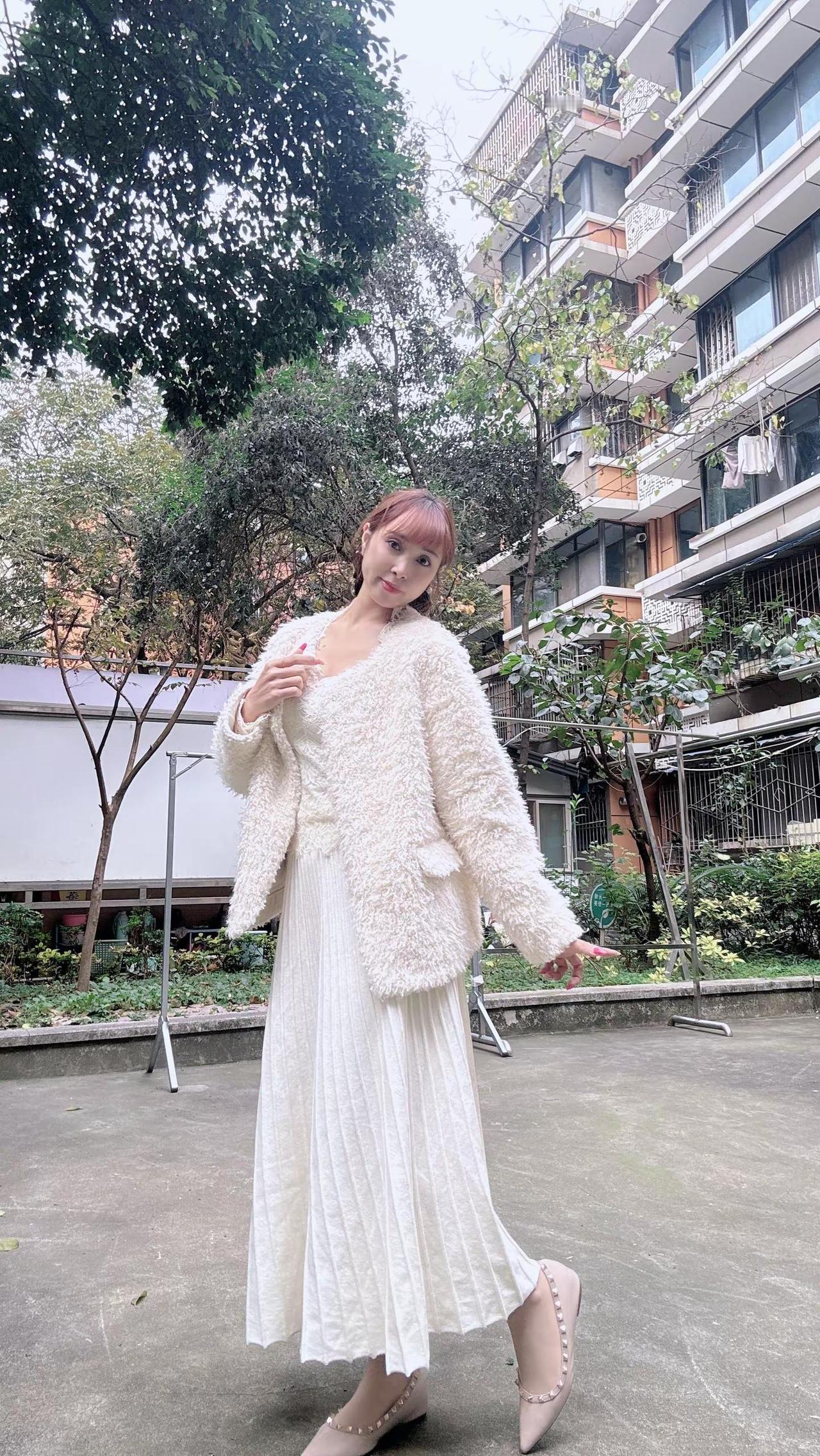 她不谈钱，你不谈性，相互尊重。你谈性，她谈钱，正视人性。女人怕被白嫖，男人怕被骗