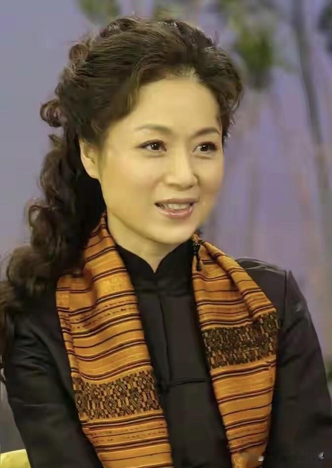 她年轻时的容颜，都是巧笑倩兮，美目盼兮，都是顶级的大美女，就算是许晴和俞飞鸿来了