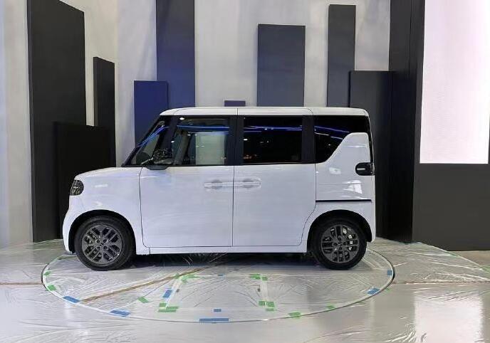 比亚迪新车“浣熊”

比亚迪马上在日本发布的kcar名字曝光，racco。感觉应