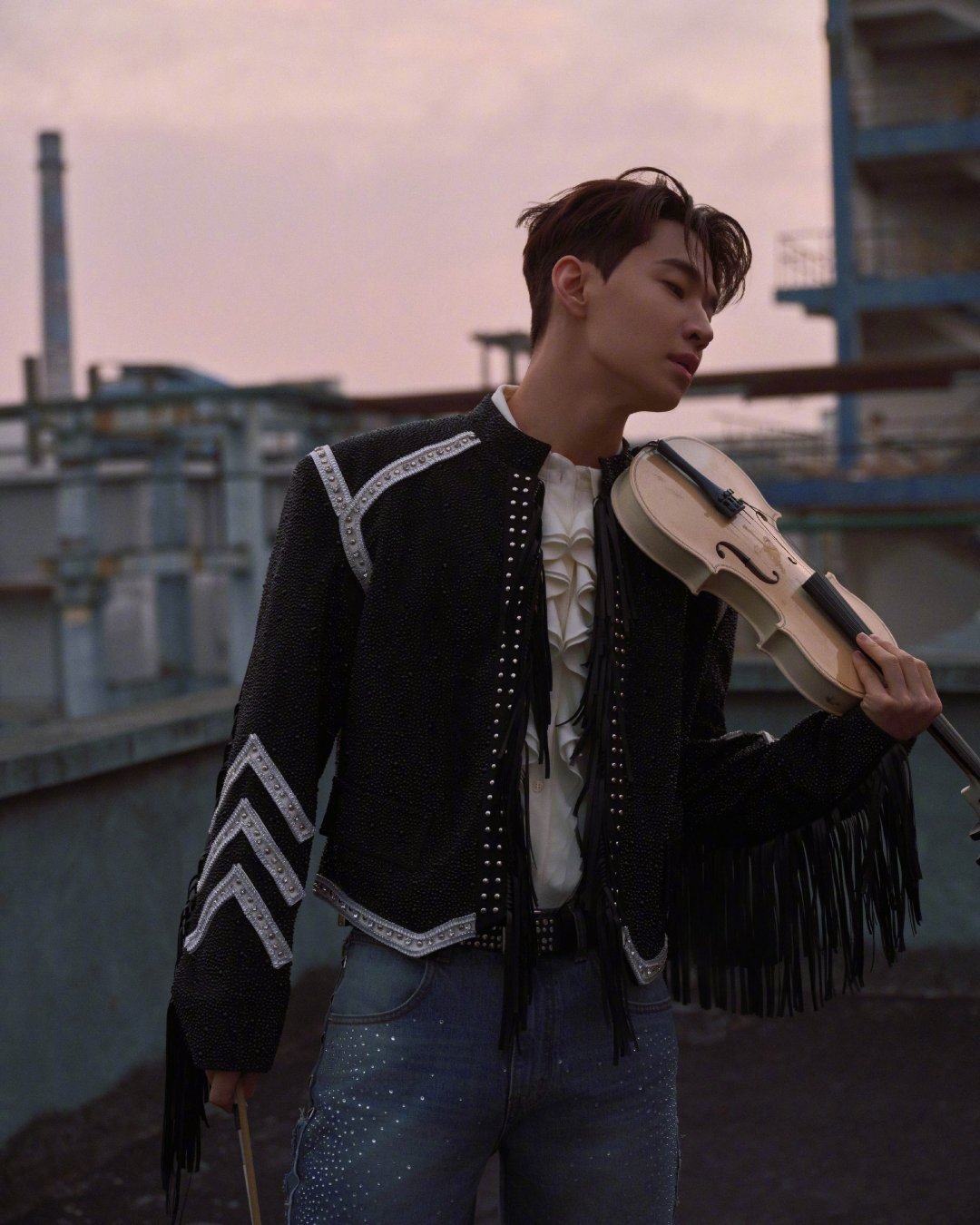 Henry瘦了好多 Henry对比旧路透瘦到认不出，妥妥为KN舞台狠卷身材，这状