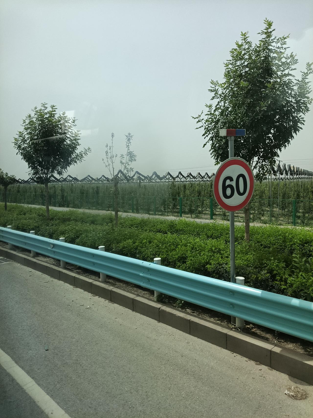 忙碌碌的每一天
近期笔者从西安乘火车去新疆了，先到乌鲁木齐忙碌了一整天。然后乖火