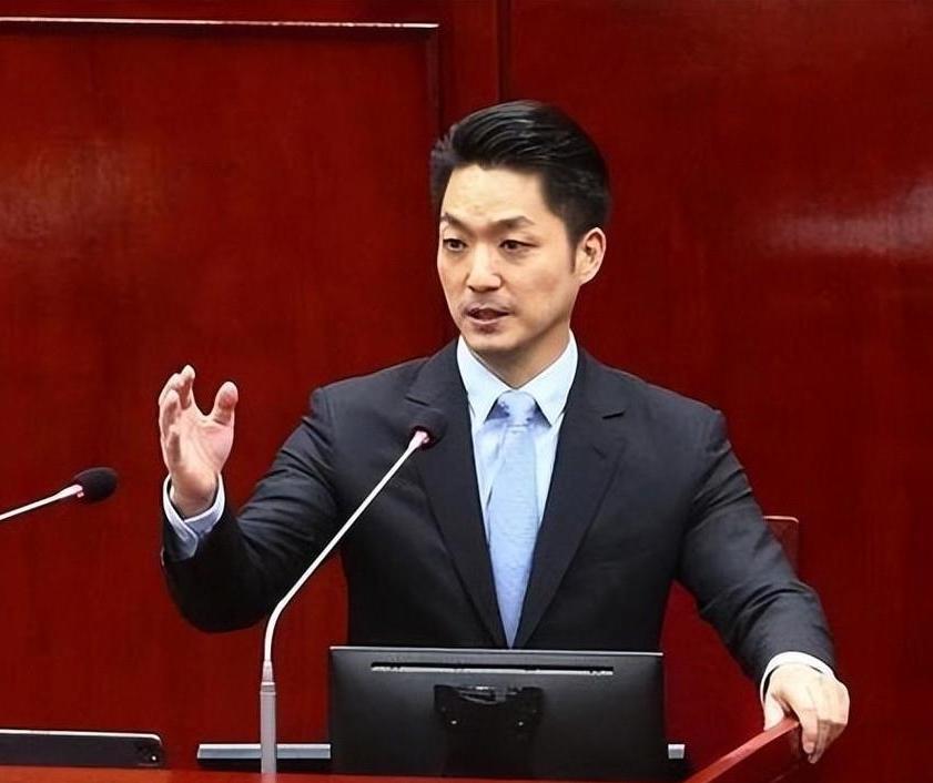 郑丽文访问大陆，蒋万安竟然要求坚持“‌对等、尊严”的原则，真是不自量力。1949