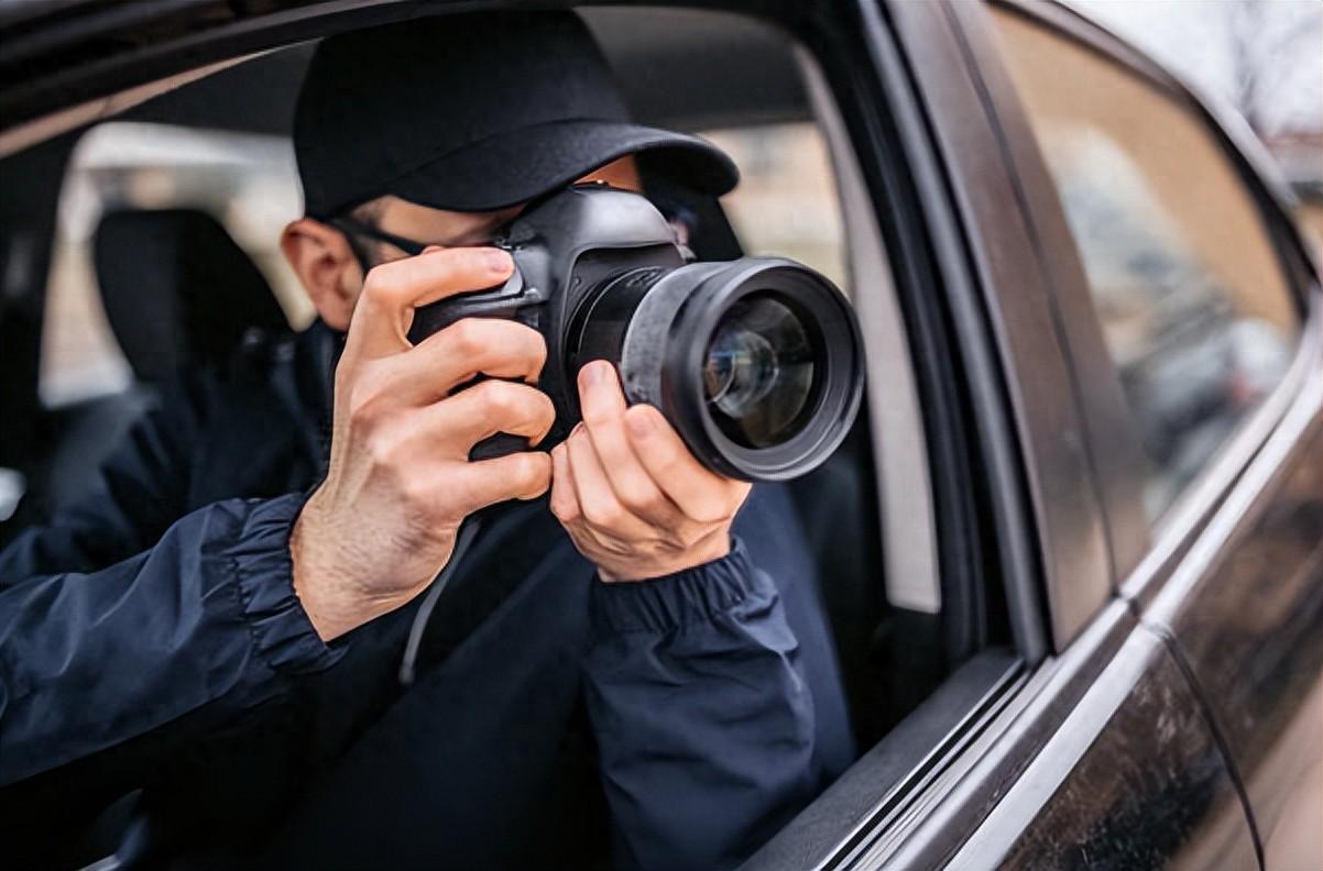 你能想象吗？你花了半辈子，战战兢兢，在克里姆林宫里当间谍，都快摸到权力之巅了。结