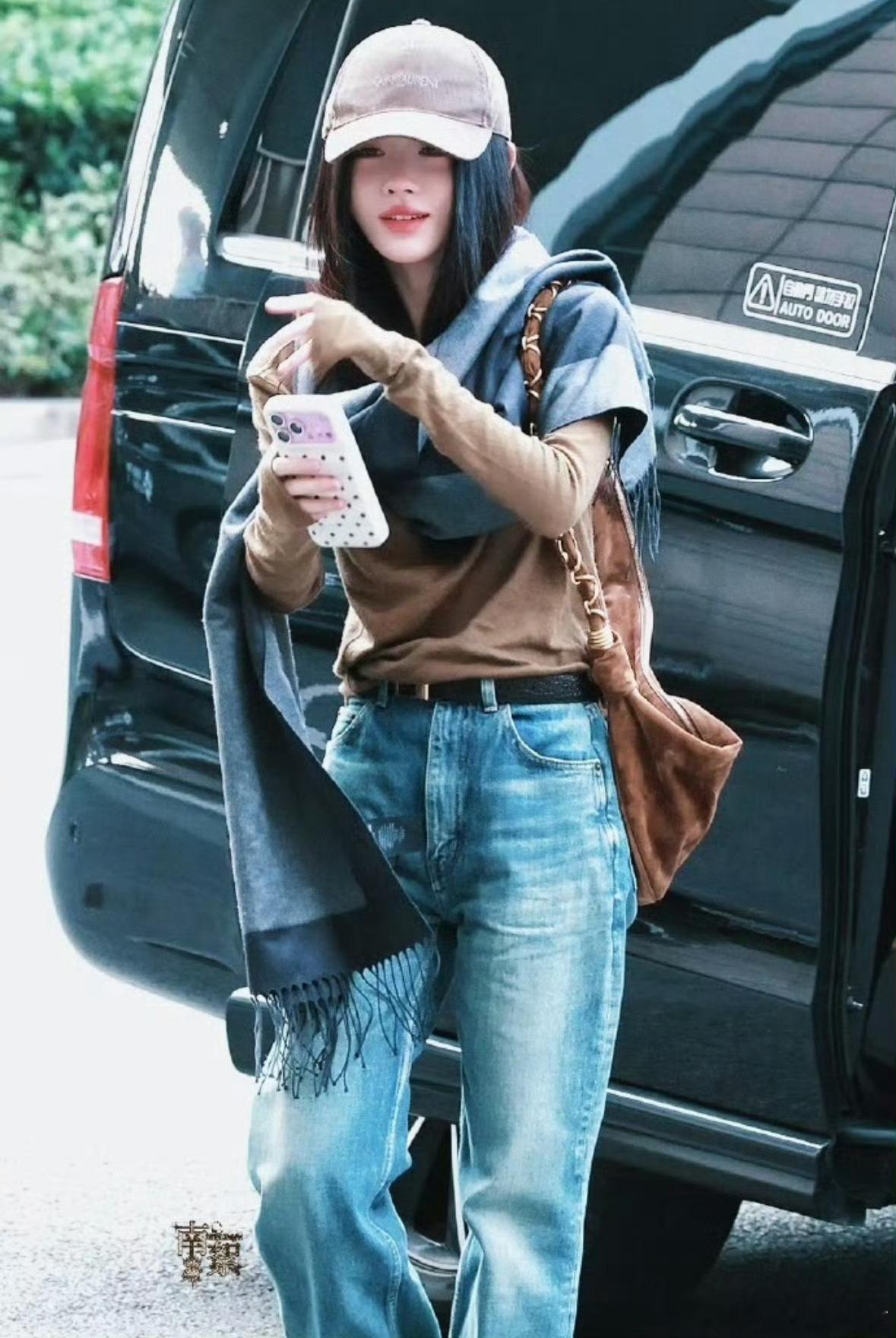 鞠婧祎出发参加星光大赏，期待鞠婧祎。丝芭公司也编辑了回执，那这事儿是不是说明有结