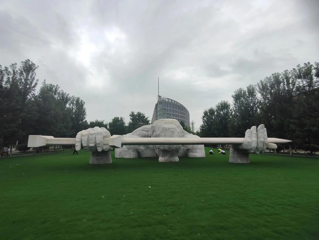 西北工业大学不愧是一所为国铸剑的高校。最近，这所学校研制出一款外形像水母的仿生机